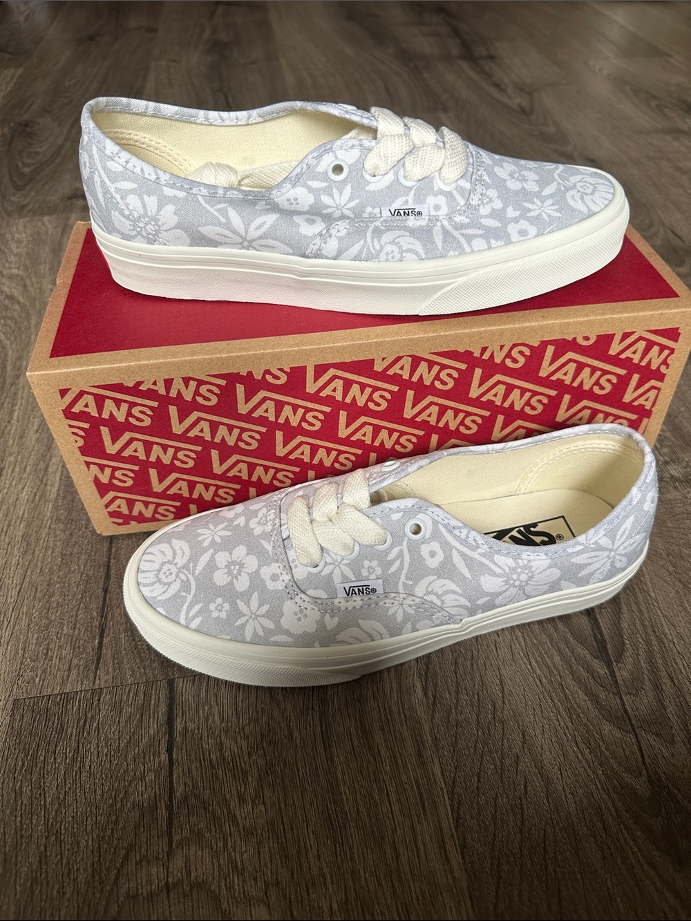 Vans Women's Light Gray Floral Lace-Up Sneakers